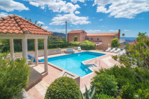 Villa Klara with 72 sqm pool and view on Split and islands
